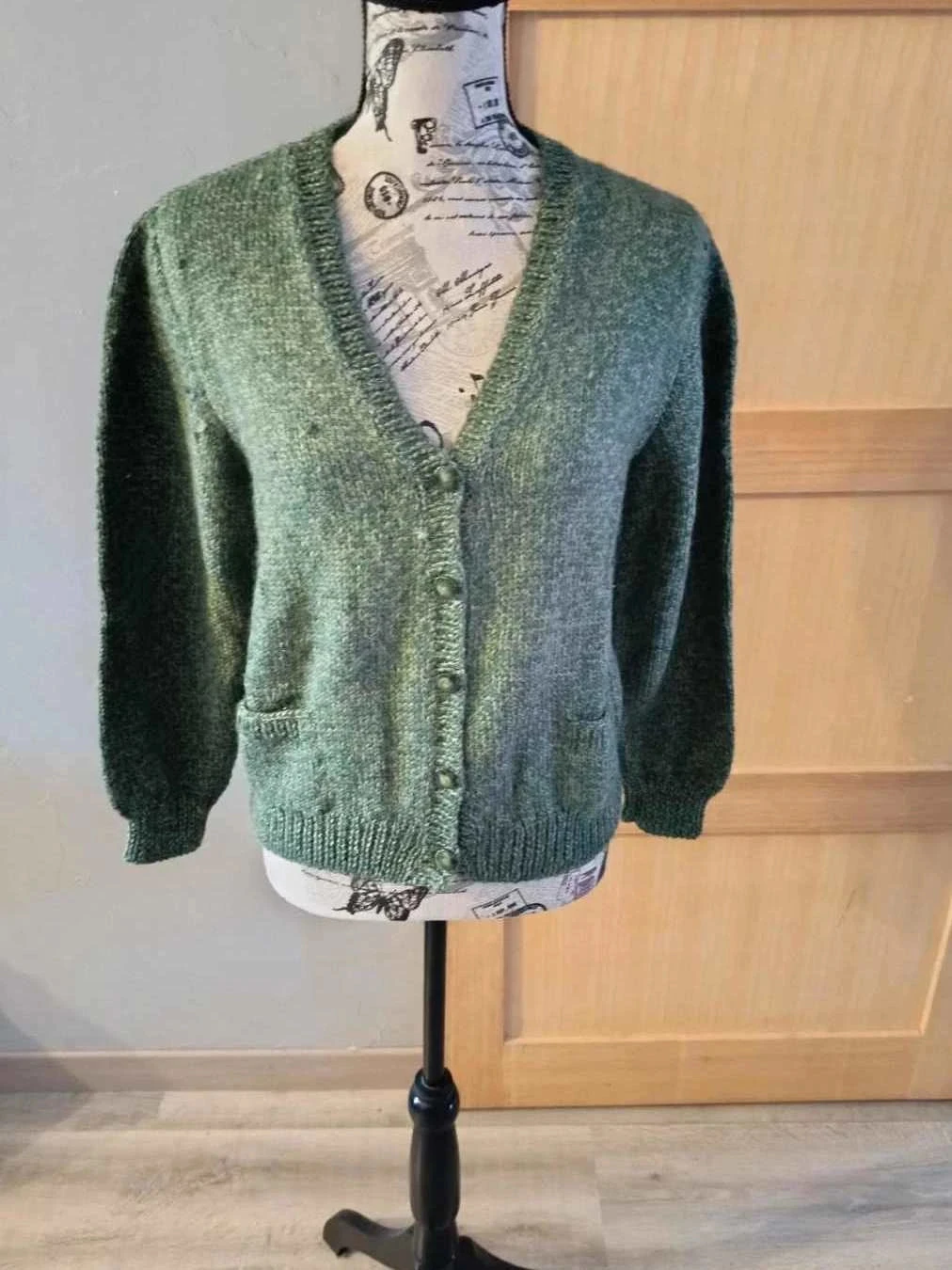 Cardigan vert foncé, laine, fait main T40